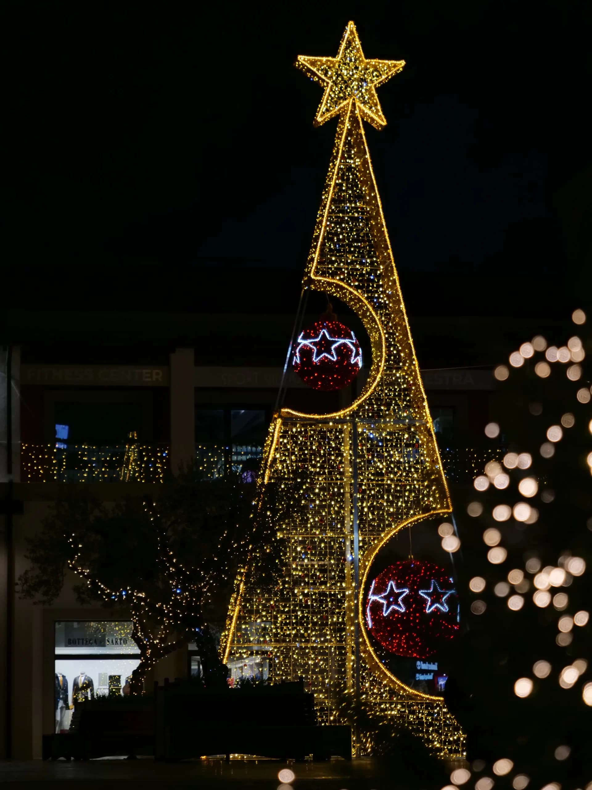 Albero luminoso Fenix con stella e decorazioni natalizie